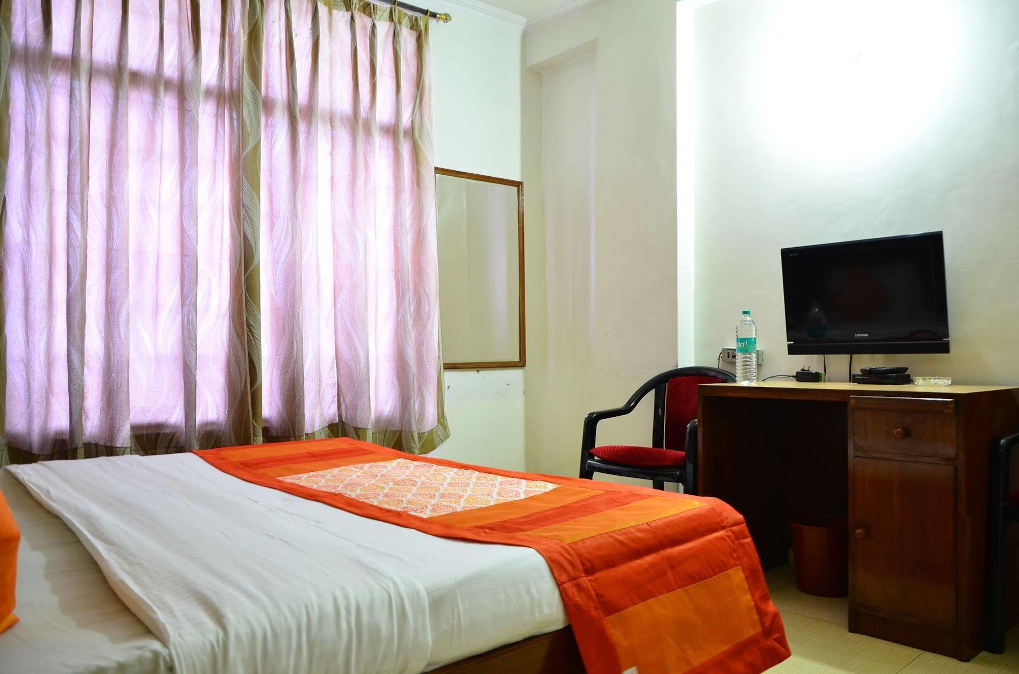 Airport Hotel Paradise International New Delhi Exterior photo